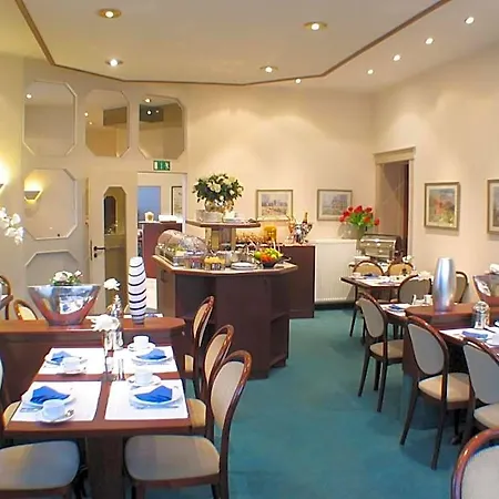 Astoria Hotel 3*