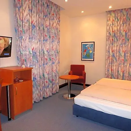 Astoria Hotel 3*